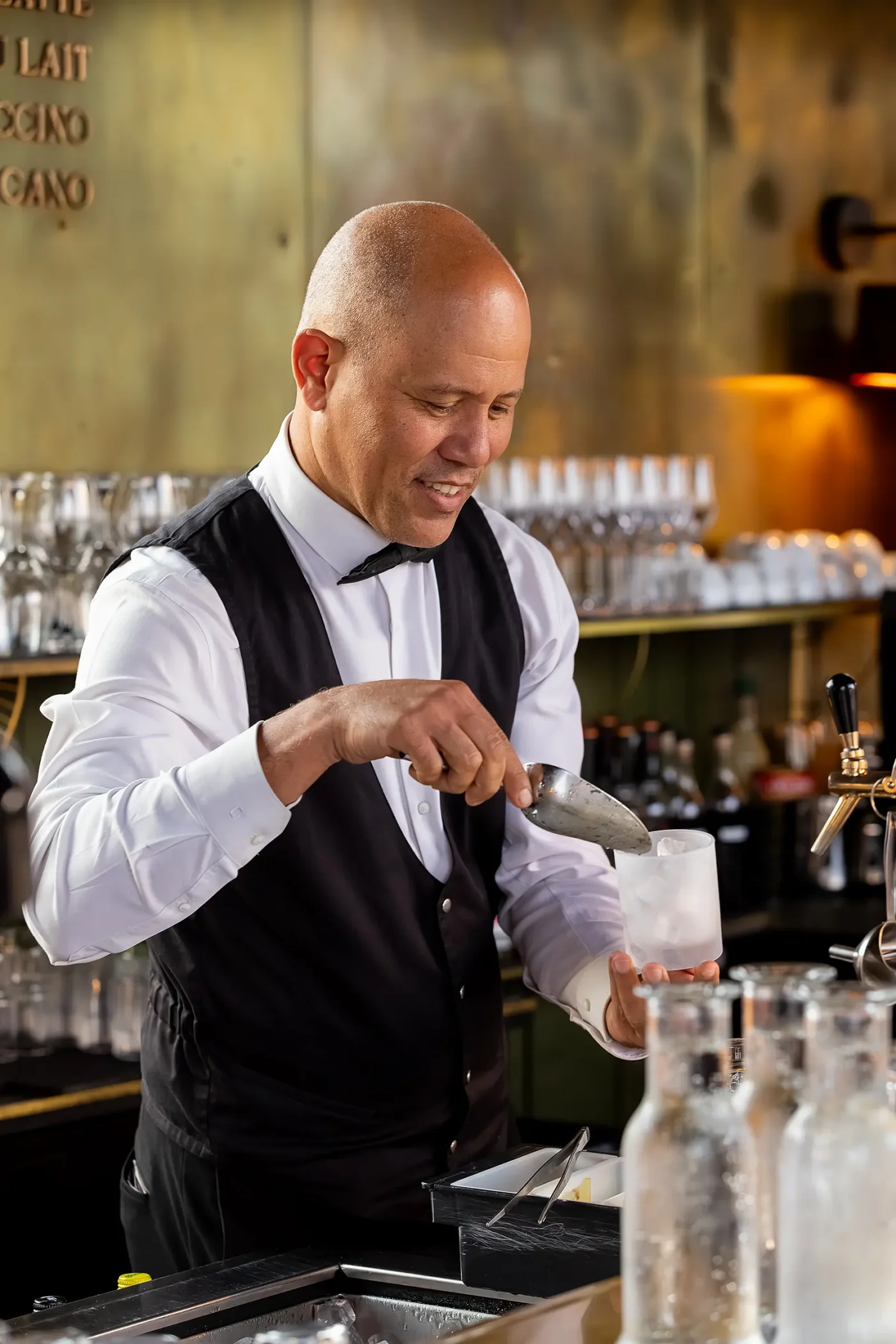 Eventvideograf - Barkeeper bei der Arbeit